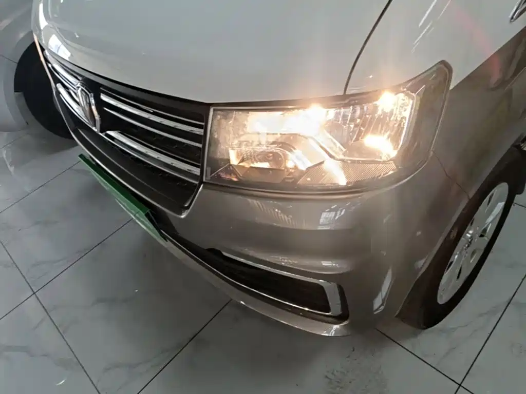 Jinbei New Hiace X30L 2025 2024 Fortune Edition Passenger Van 5/6/7-seater with Front AC