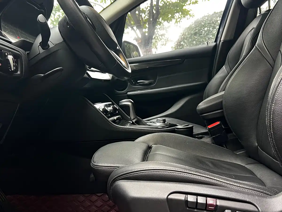 BMW 2 Series Tourer (Import) 2014 220i Luxury Design Package фото 3