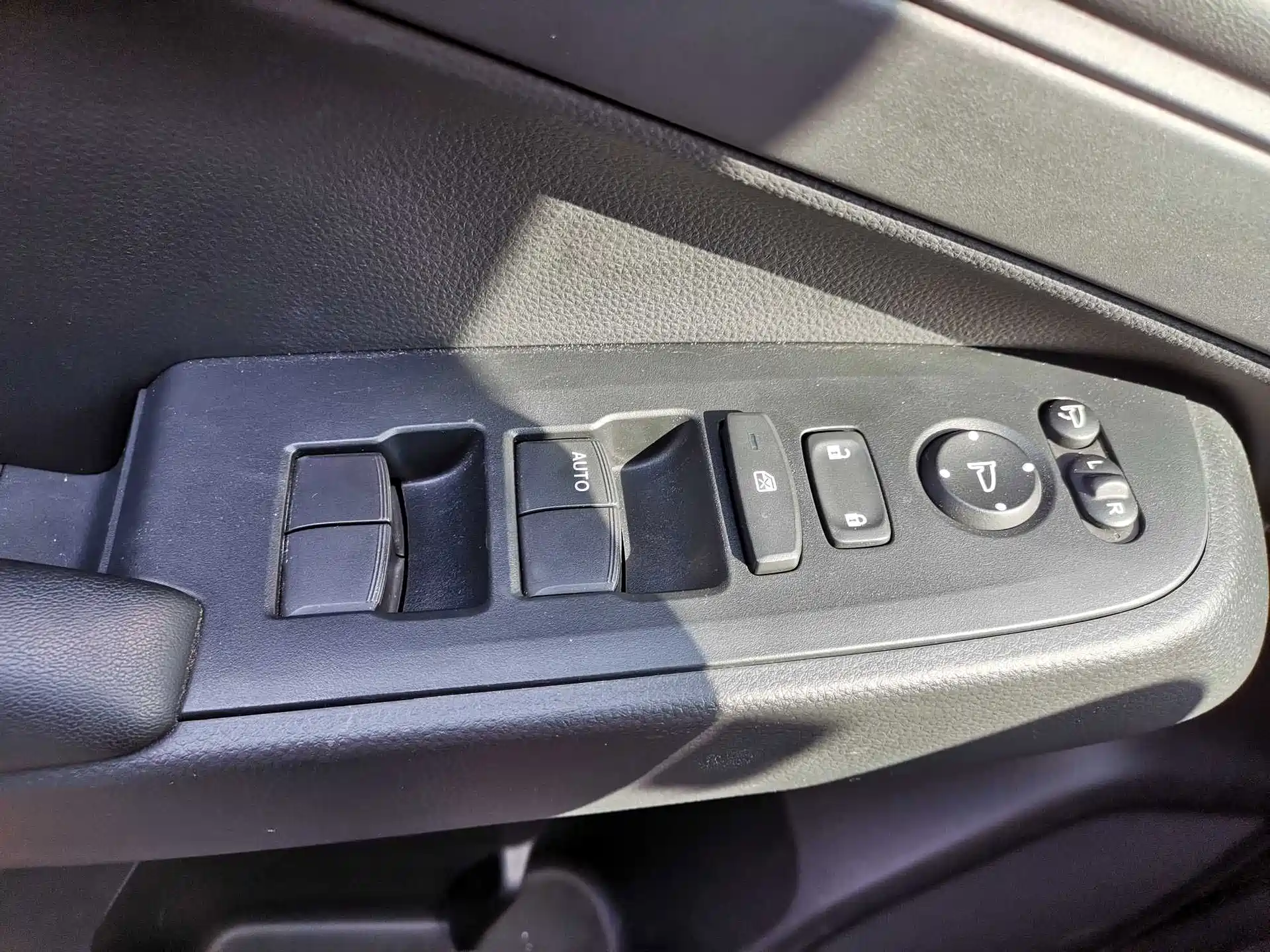 Photo 18 - Honda Vezel