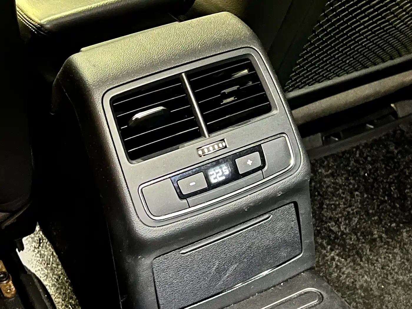 Фото 16 - Audi A4L