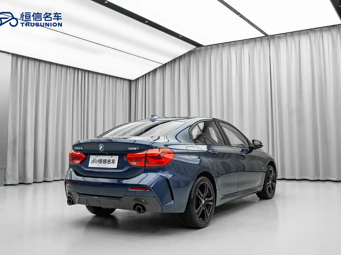 BMW 1 Series 2021 125i M Sport Black Night Edition фото 4