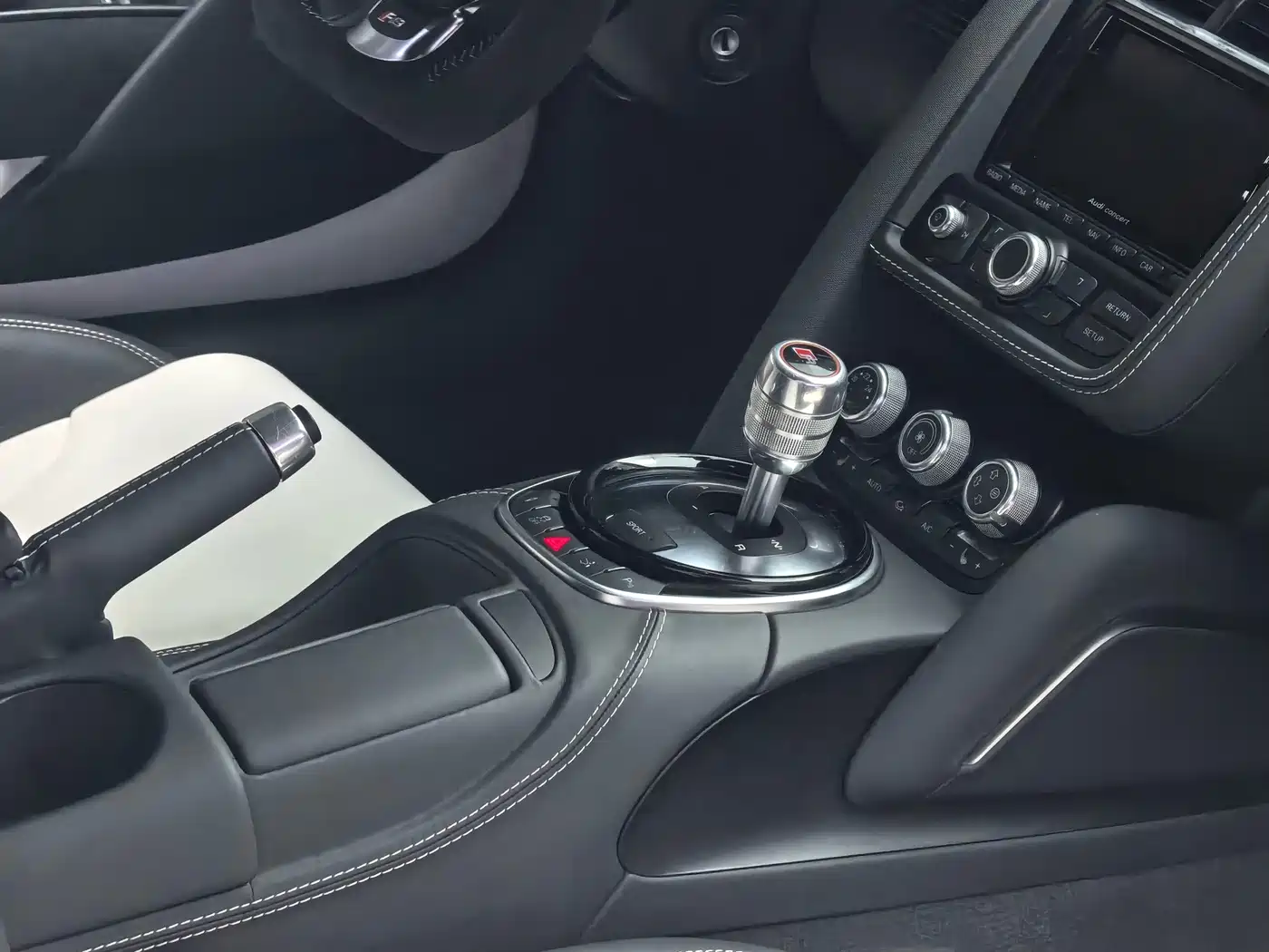 Photo 33 - Audi R8