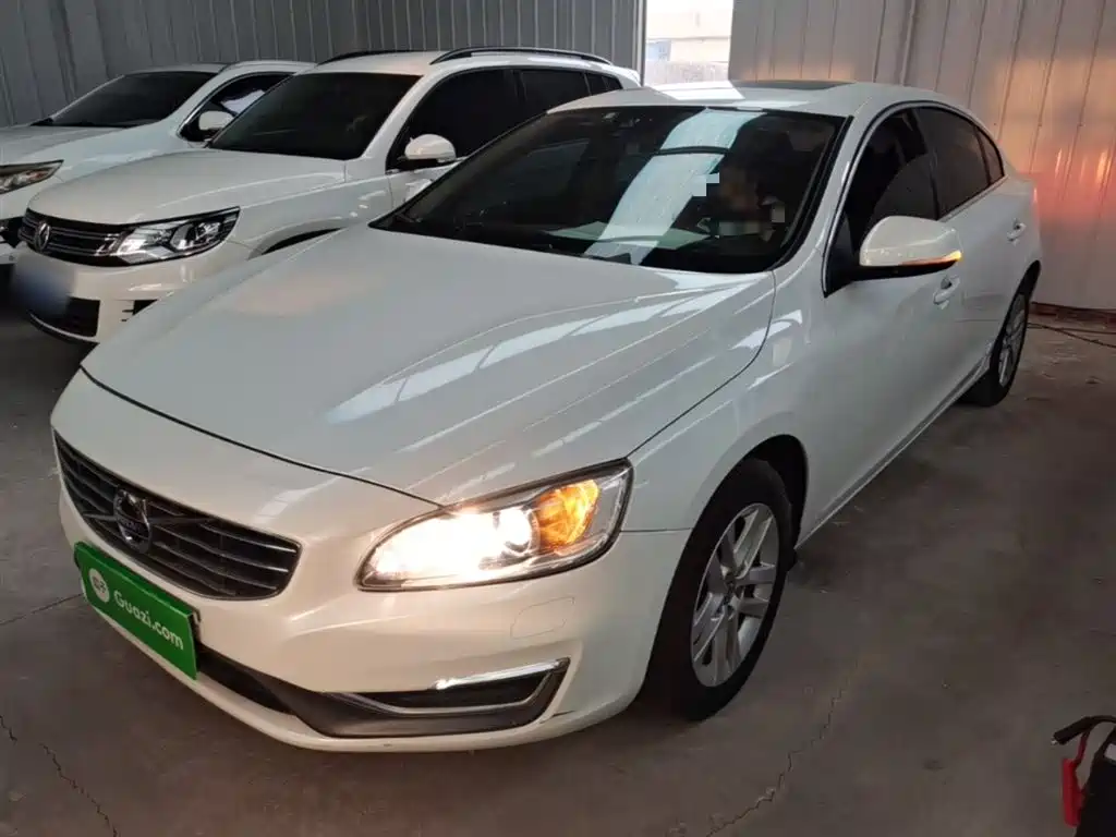 Фото 2 - Volvo S60
