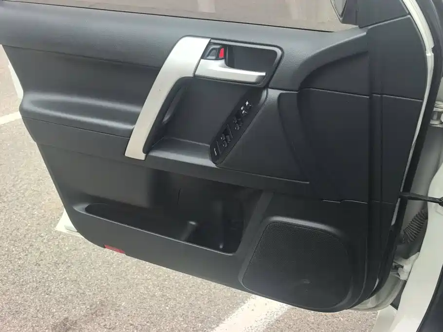 Toyota Prado 2018 2018 3.5L Automatic TX-L Rear-mounted Spare Tire