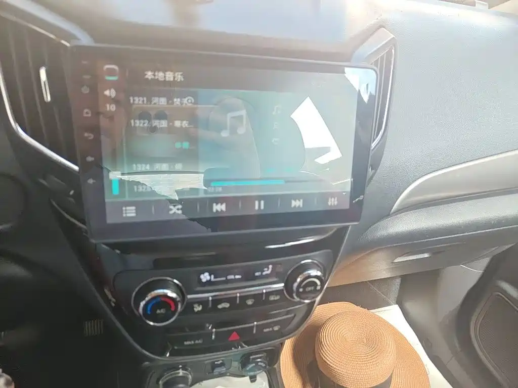 Фото 6 - Changan CS15