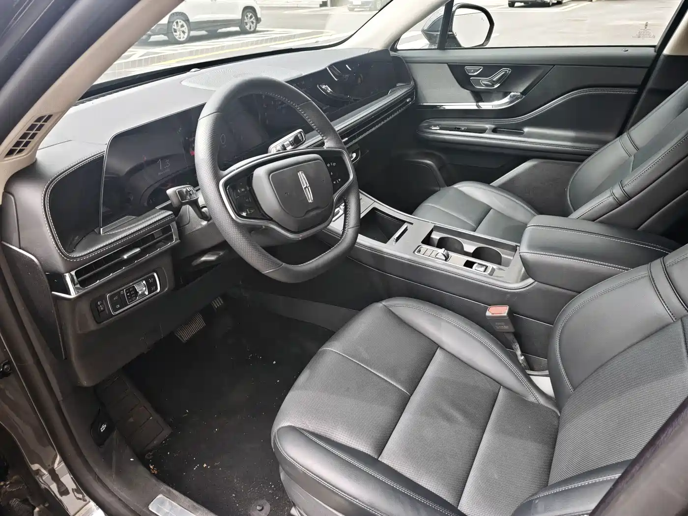 2025 Lincoln Adventurer