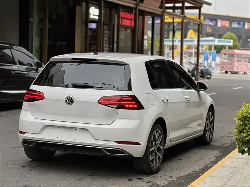 Volkswagen Golf 2020 280TSI DSG Luxury фото 11