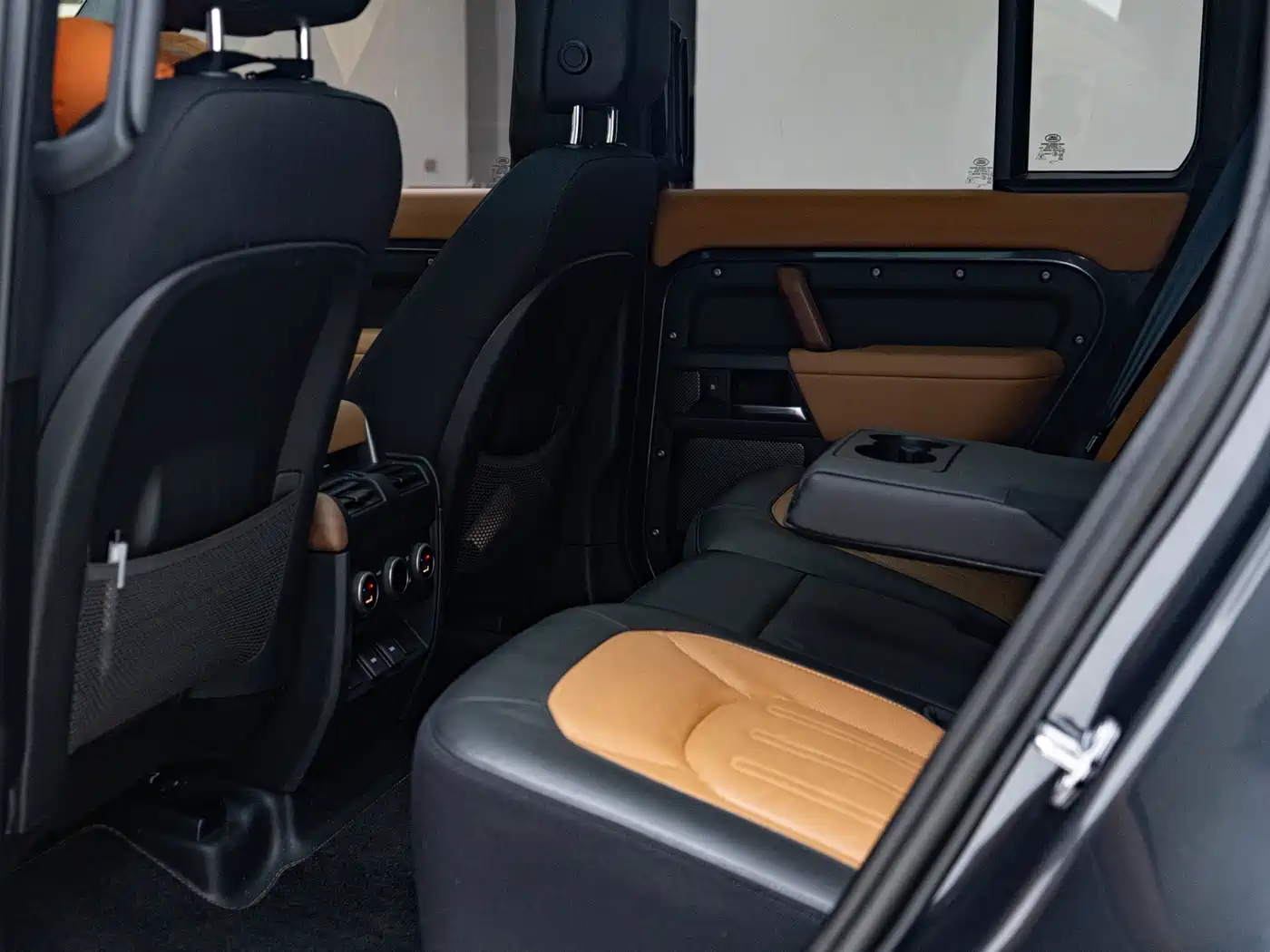 Land Rover Defender 2023 Facelift 110 3.0T P400 X фото 11