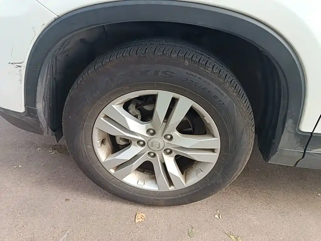 Фото 23 - Changan CS75