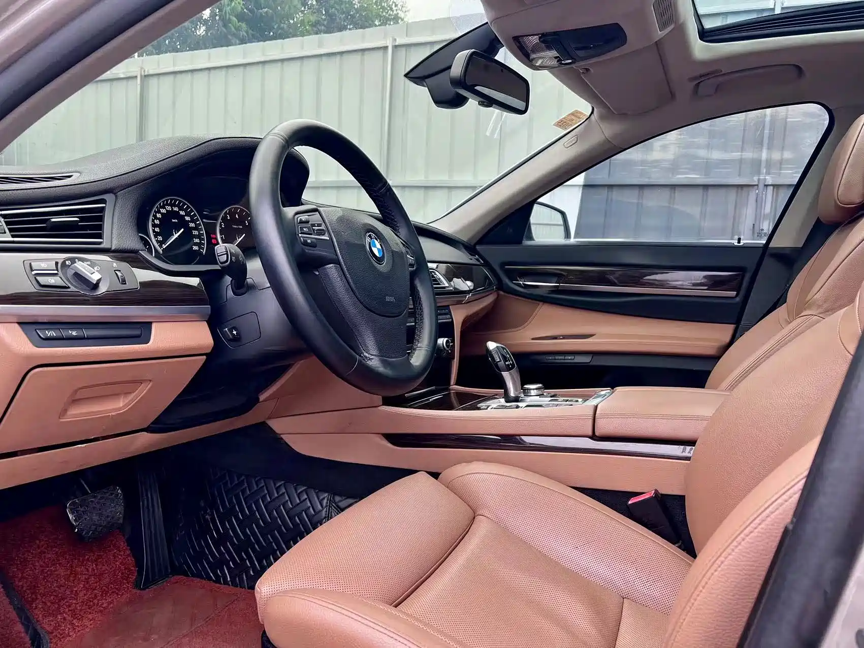 Фото 9 - BMW 7 Series