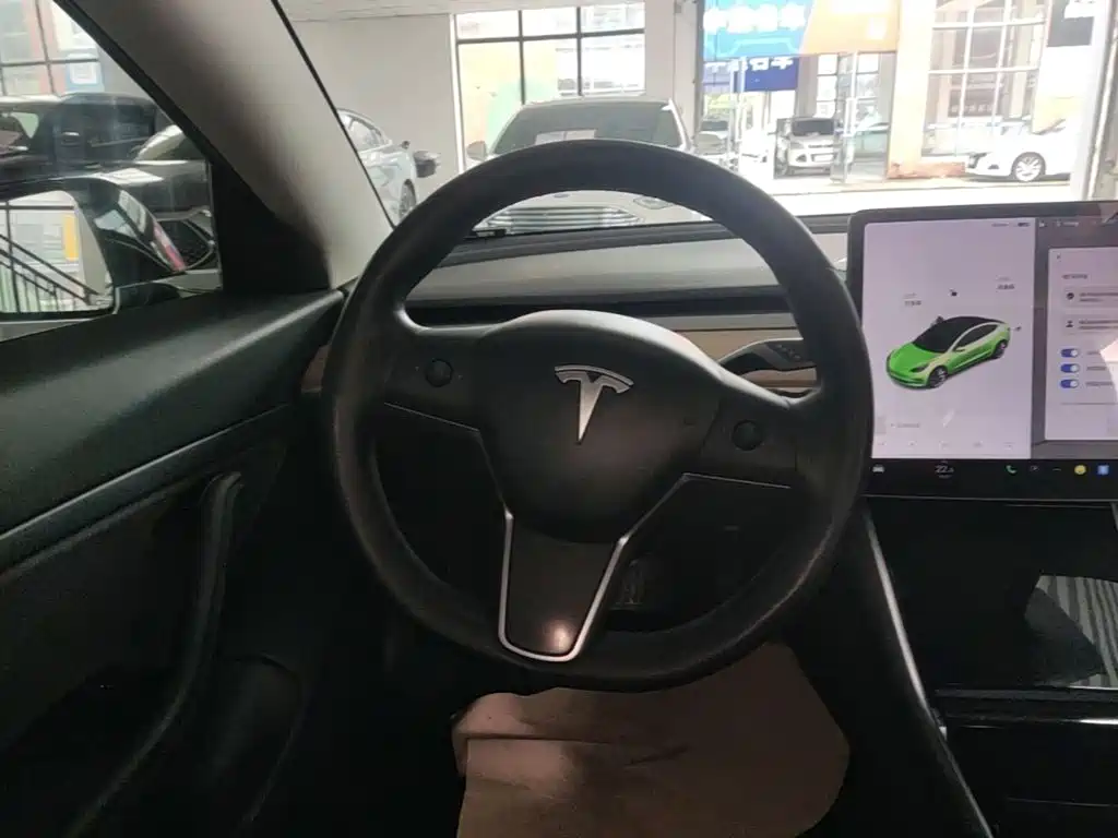 Фото 11 - Tesla Model 3