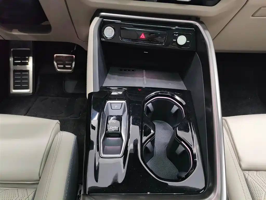 Фото 20 - Audi Q5L