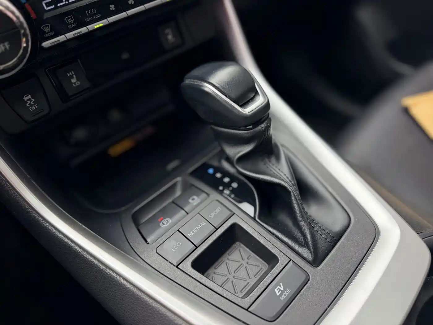 Фото 22 - Toyota RAV4