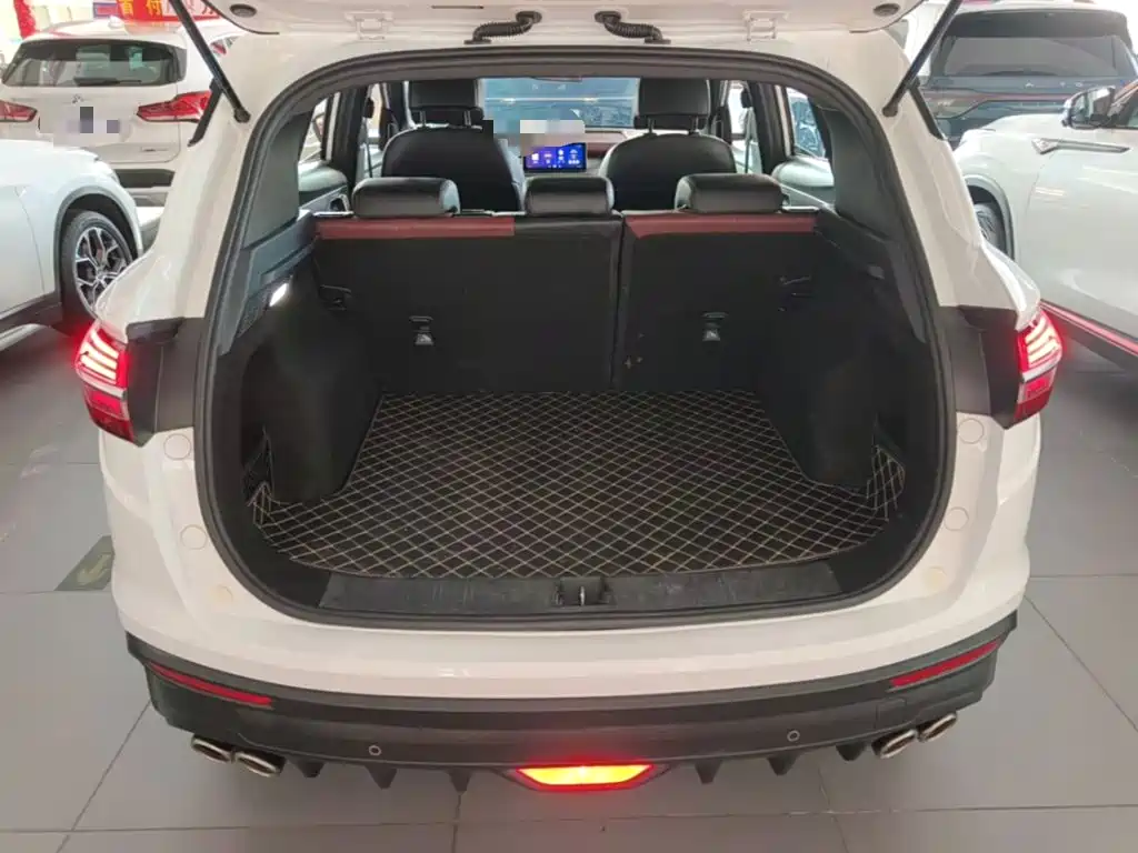 Фото 19 - Geely Coolray
