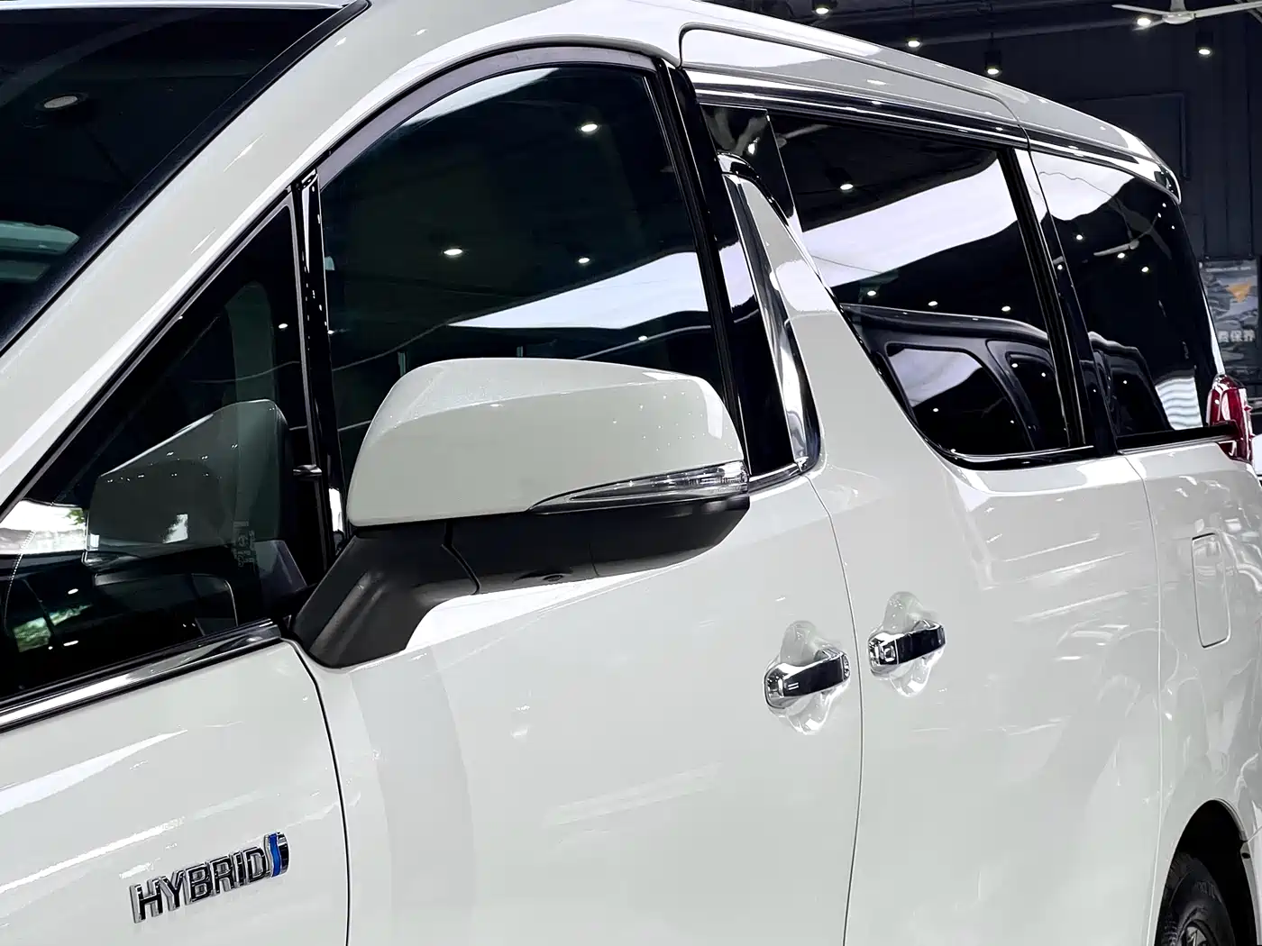 Toyota Alphard 2021 Hybrid 2.5L Luxury фото 13