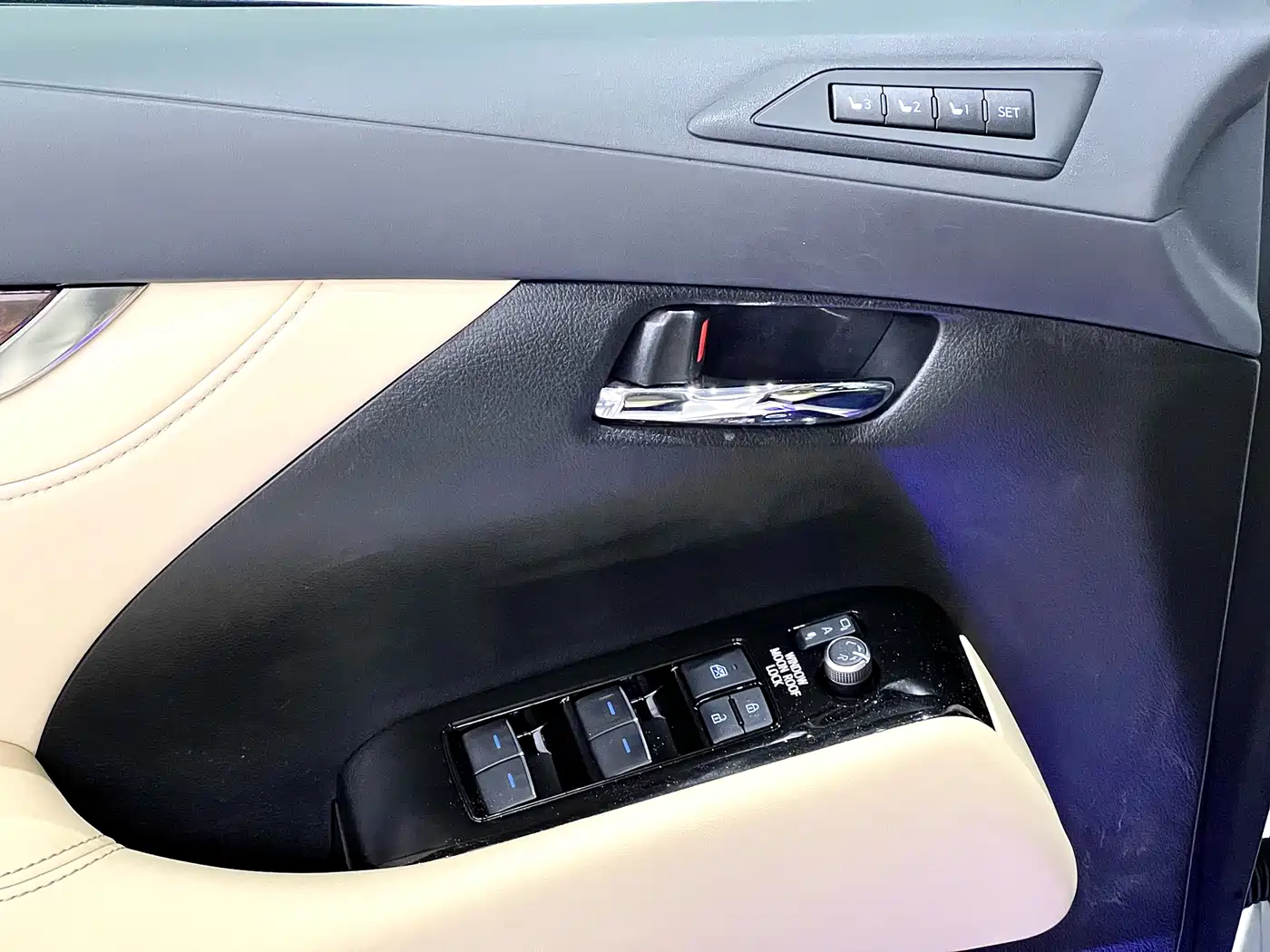Toyota Alphard 2021 Hybrid 2.5L Luxury фото 19