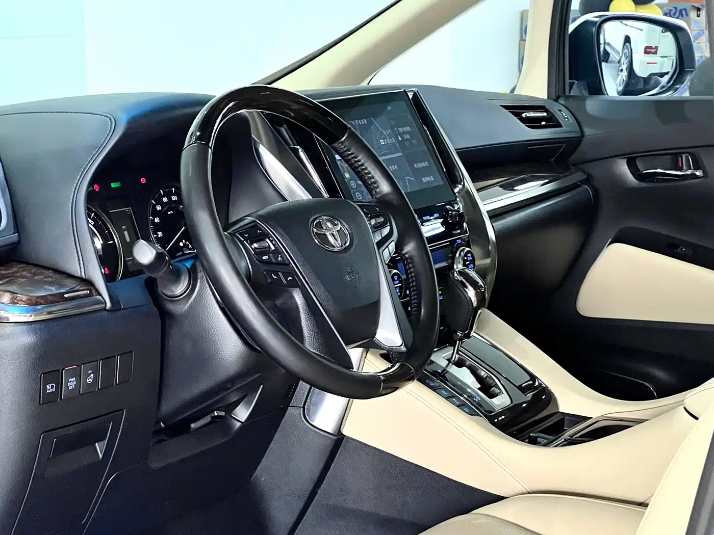 Toyota Alphard 2021 Hybrid 2.5L Luxury фото 21