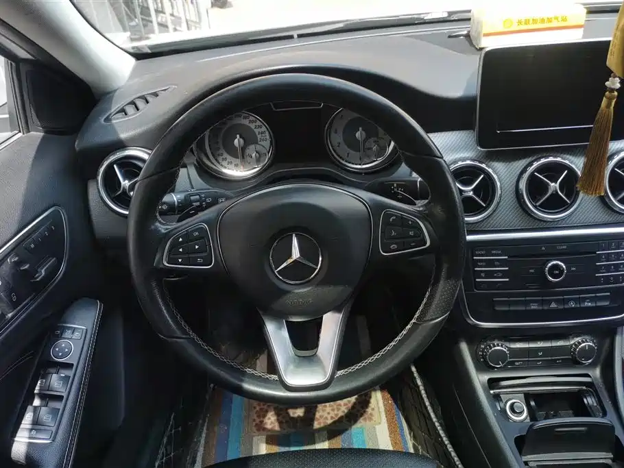 Mercedes-Benz GLA 2017 GLA 200 Fashion фото 15