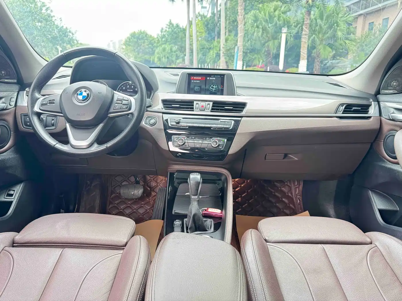 BMW X1 2018 sDrive18Li Premium Model фото 10