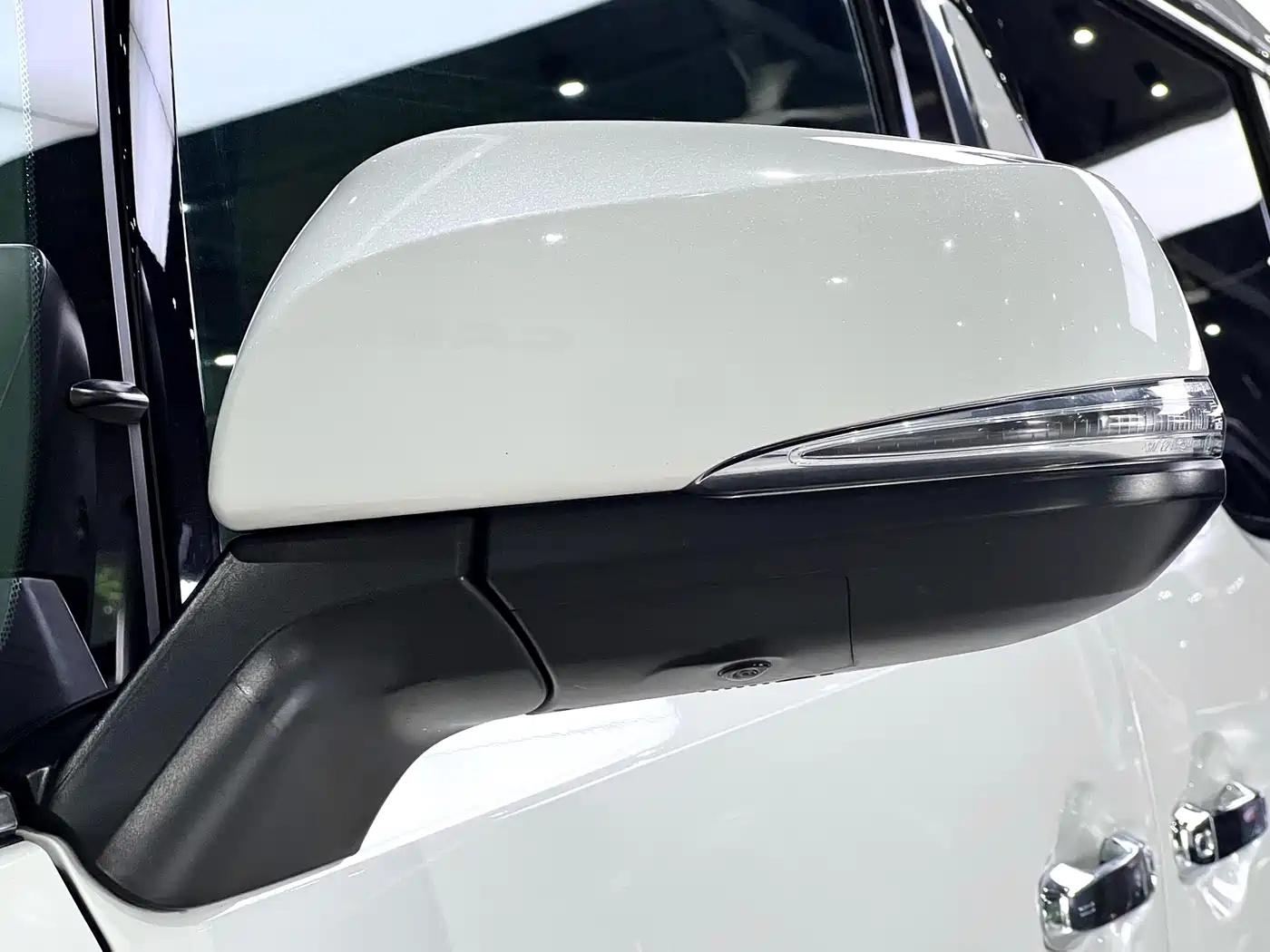 Toyota Alphard 2021 Hybrid 2.5L Luxury фото 12