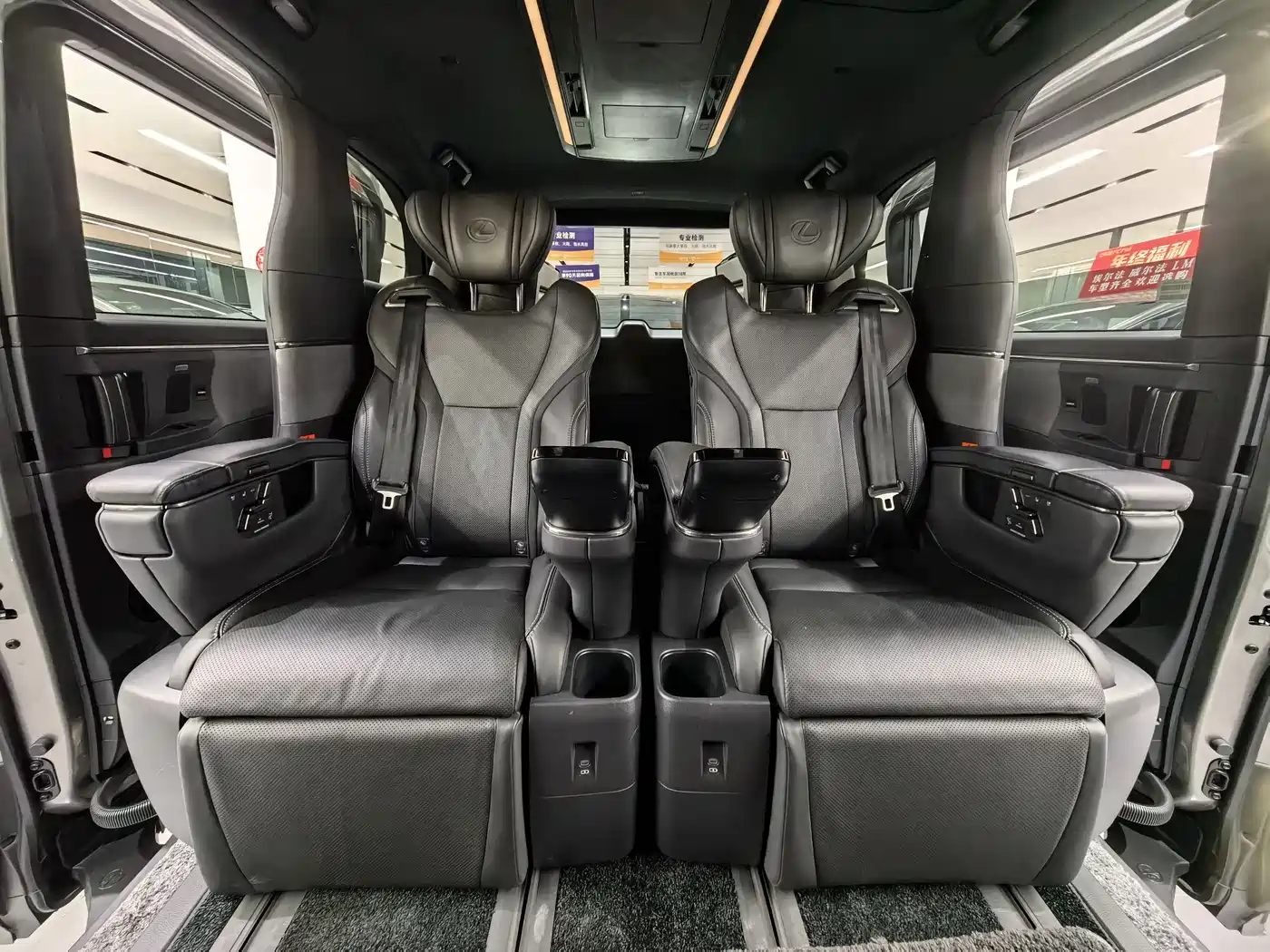 Lexus LM 2025 Model 500h Six-Seater Prestige Edition фото 13