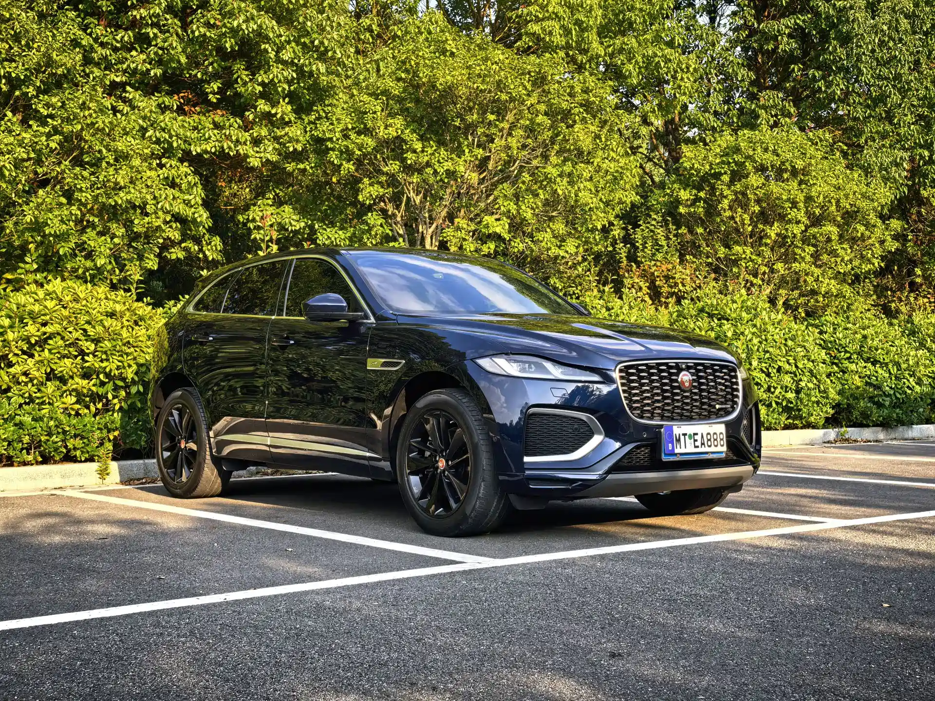 Photo 3 - Jaguar F-PACE