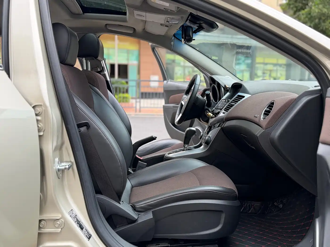 Chevrolet Cruze 2013 Hatchback 1.6L Automatic Luxury фото 7