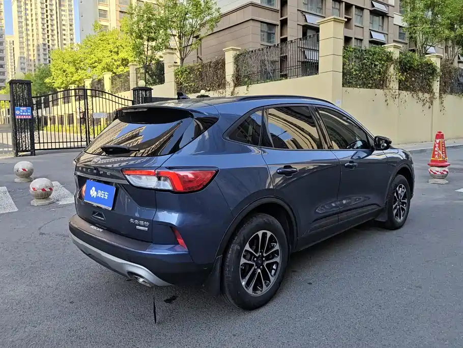 Photo 3 - Ford Escape