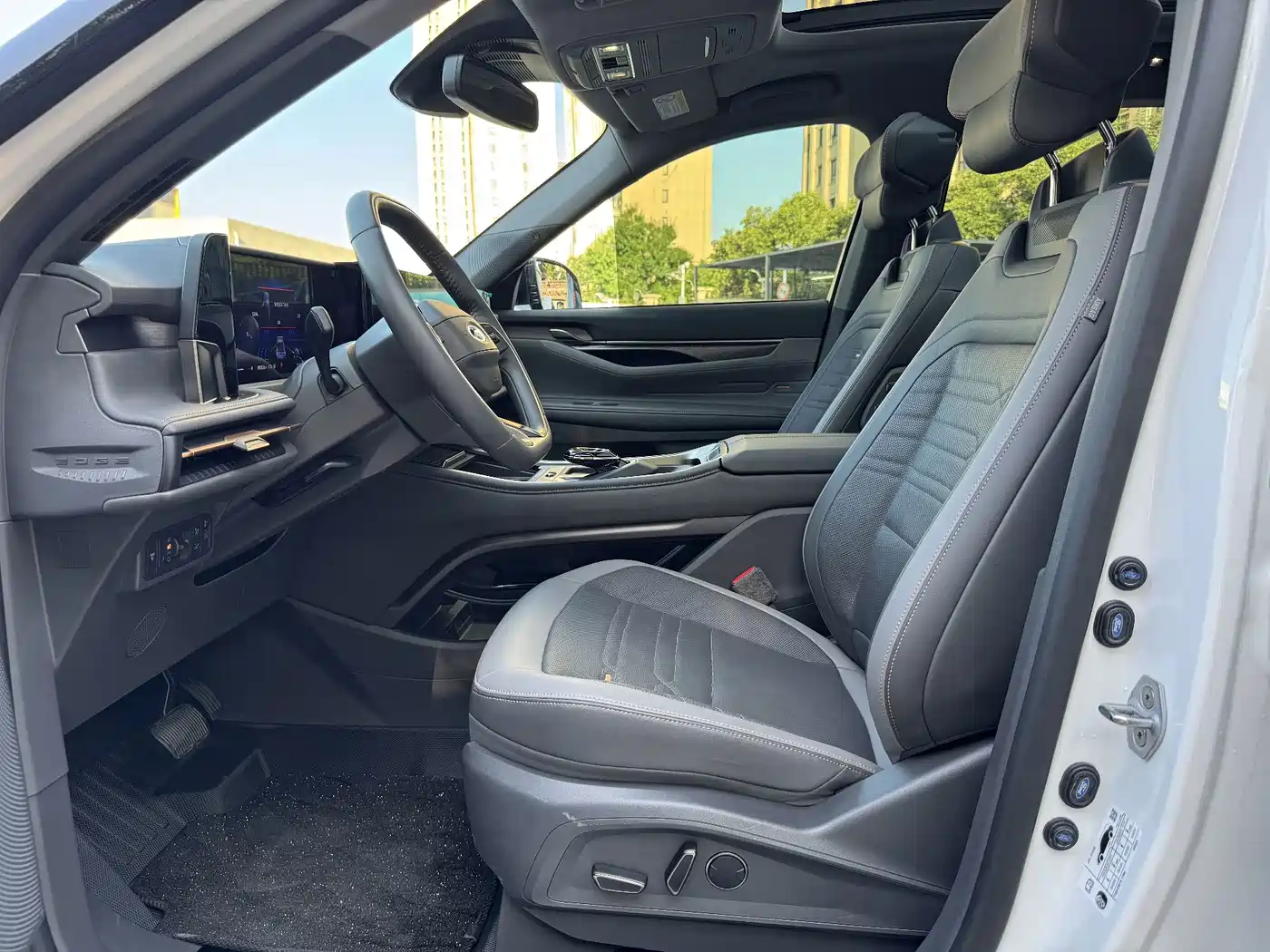 Фото 14 - Ford Edge