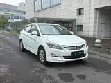 Photo 3 - Hyundai Verna