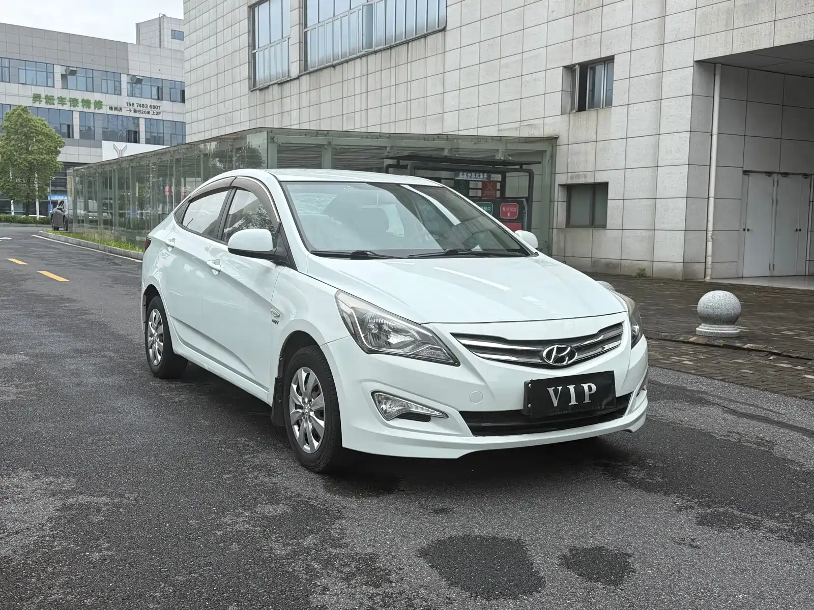 Photo 3 - Hyundai Verna