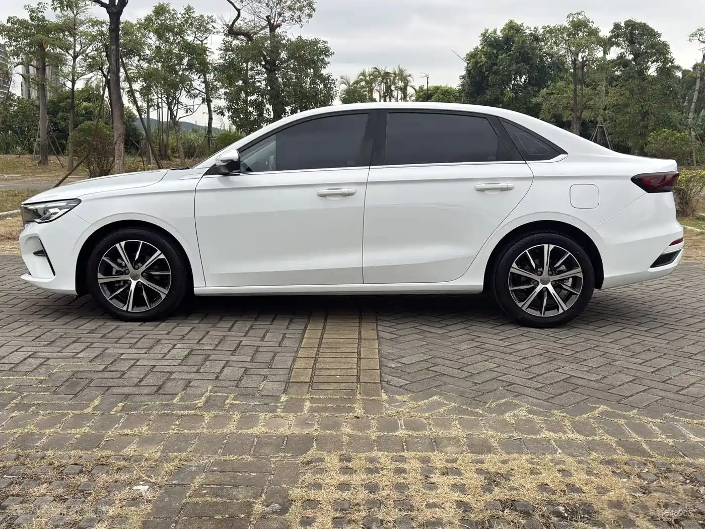 GEELY AUTOMOBILE EMGRAND