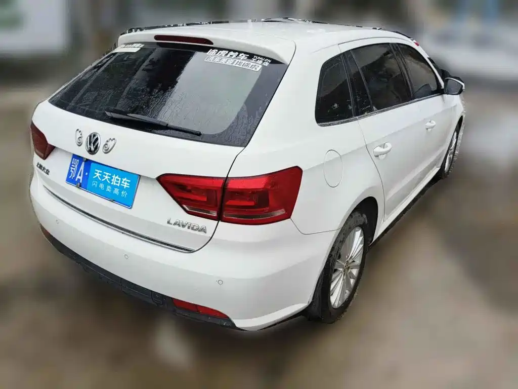 صورة 2 - Volkswagen Lavida Tour