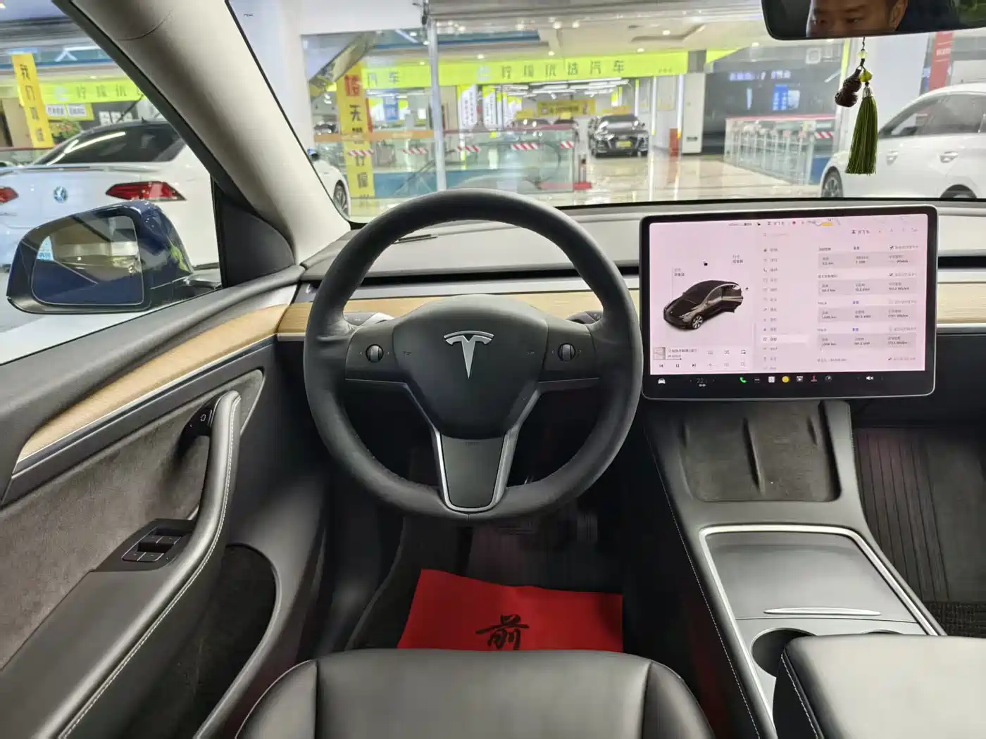 TESLA MODEL Y