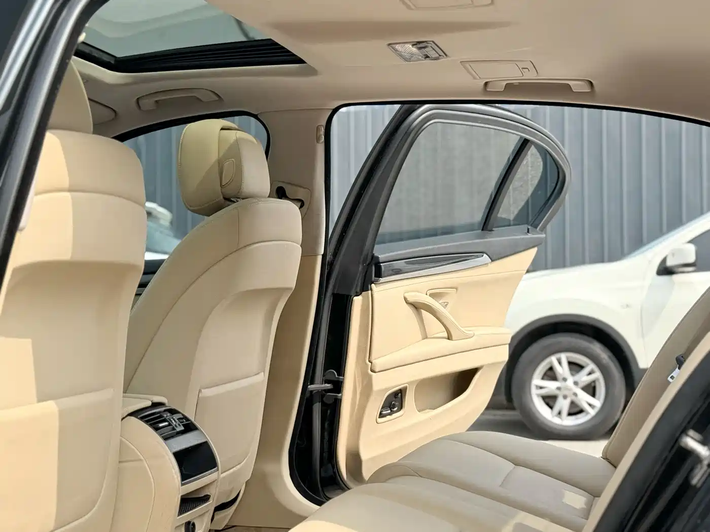 BMW 5 Series 2012 523Li Luxury фото 16