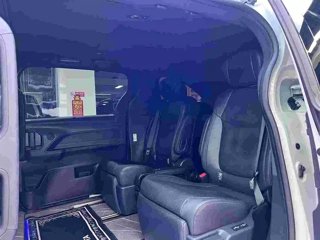 Toyota Sienna 2023 2.5L Hybrid Premium Edition фото 6