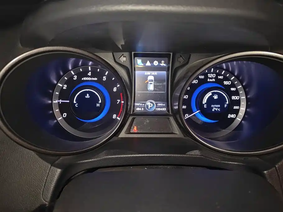 صورة 14 - Changan CS75