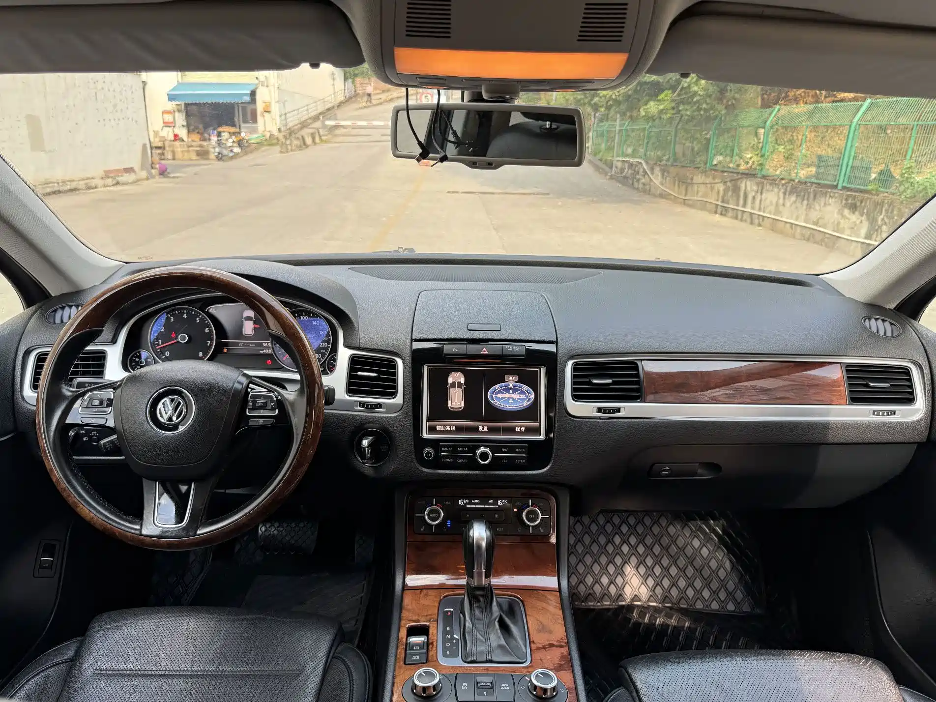 Фото 15 - Volkswagen Touareg