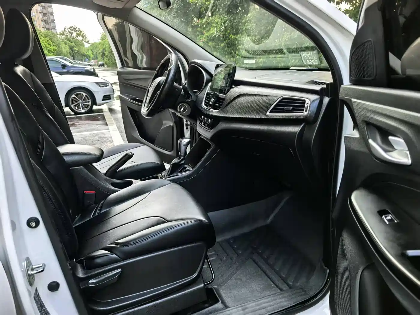 Baojun 730 2019 2019 1.5T CVT Fashion Edition 7-Seater China VI