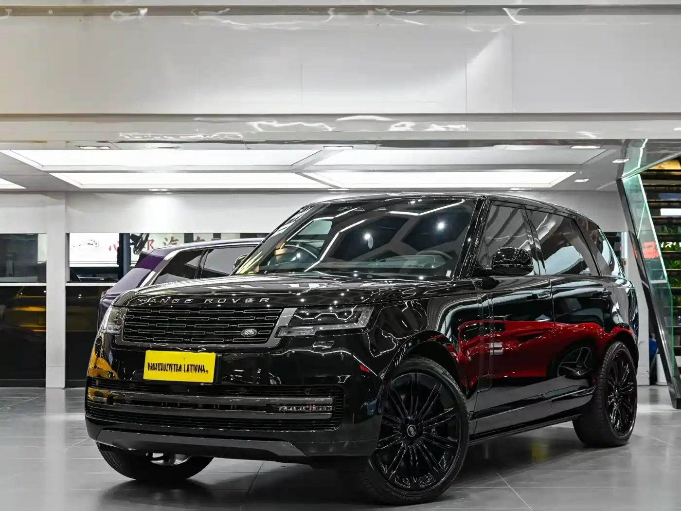 Land Rover Range Rover 2023 4.4 V8 530PS Launch Edition