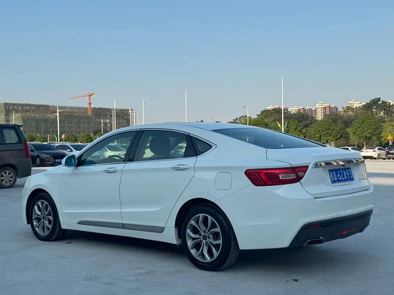 Фото 7 - Geely Borui
