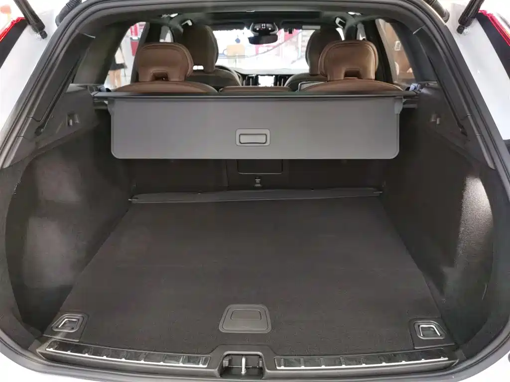 VOLVO XC60 PLUG IN HYBRID