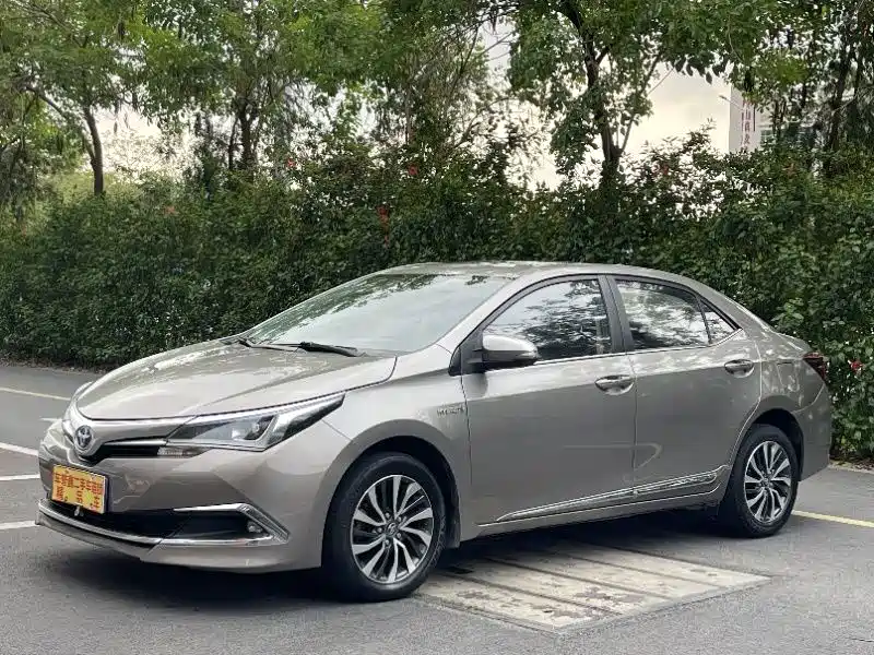 Фото 1 - Toyota Corolla