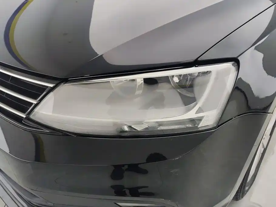 صورة 5 - Volkswagen Sagitar