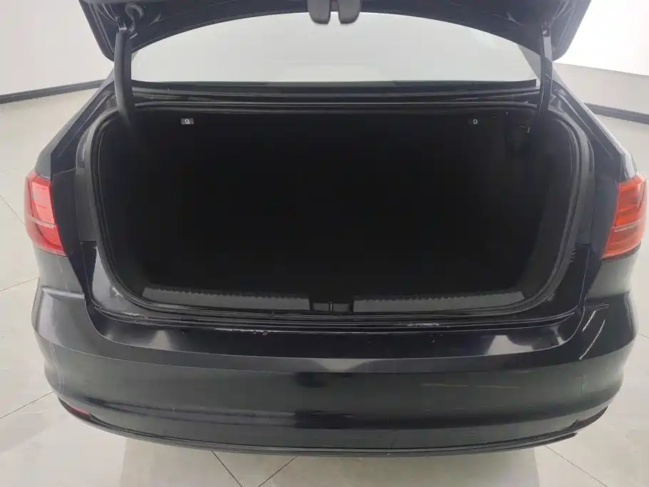 صورة 4 - Volkswagen Sagitar