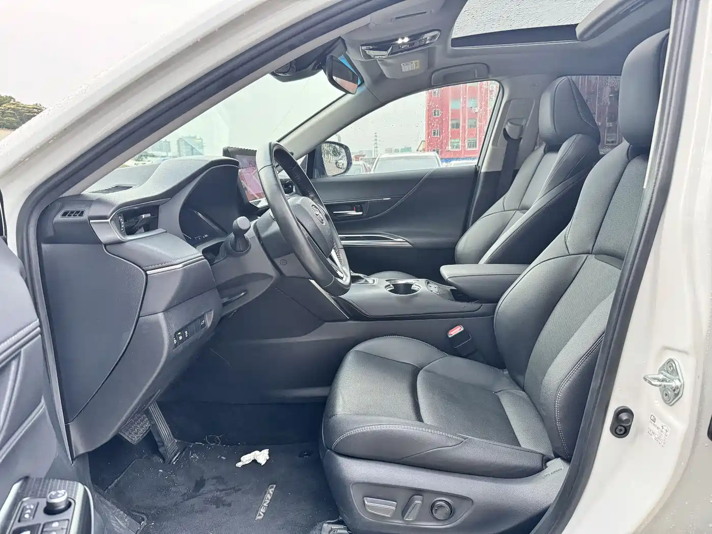 Toyota Venza 2023 2.5L Smart Hybrid FWD Premium фото 11