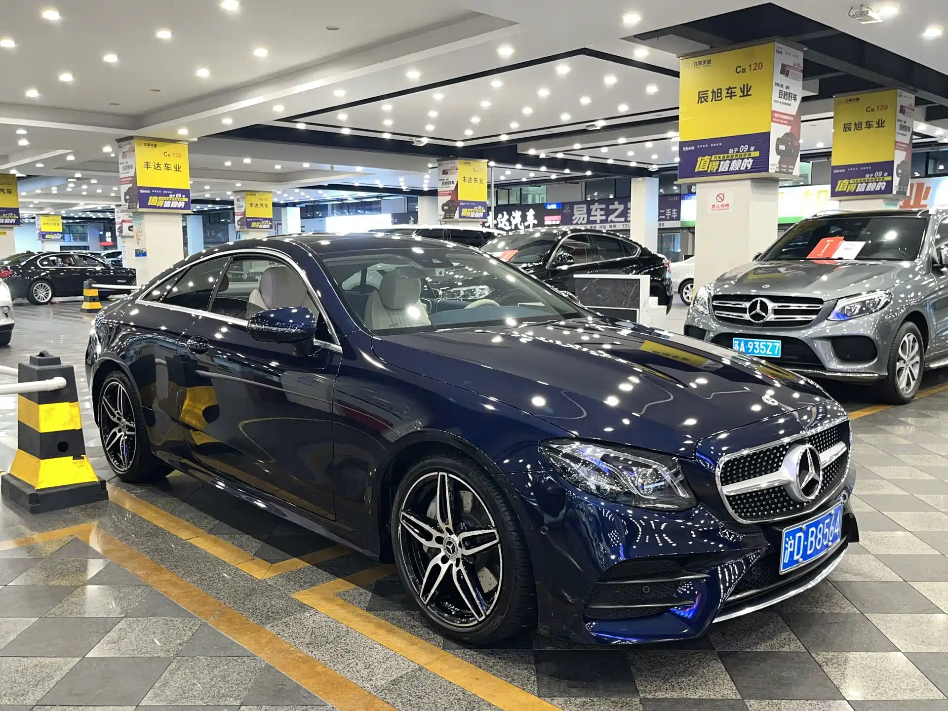 Фото 4 - Mercedes-Benz E-Class (Import)