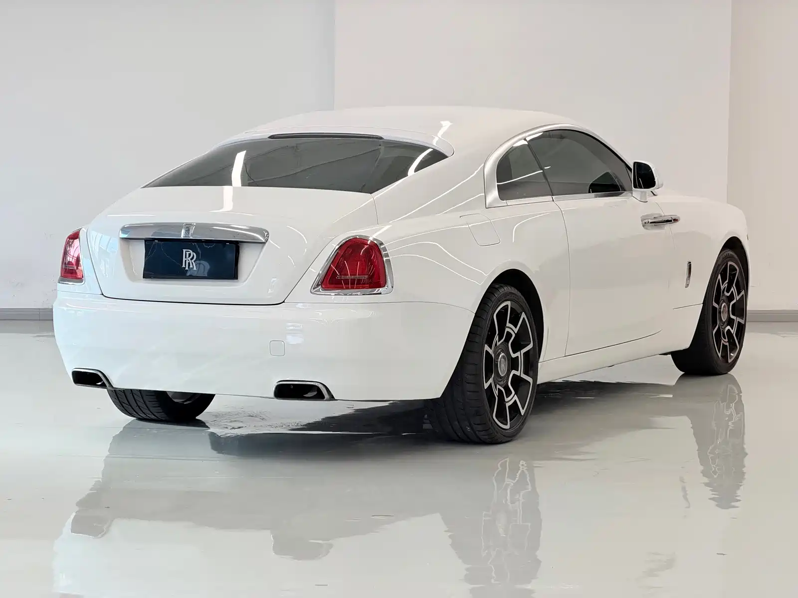 Фото 16 - Rolls-Royce Wraith