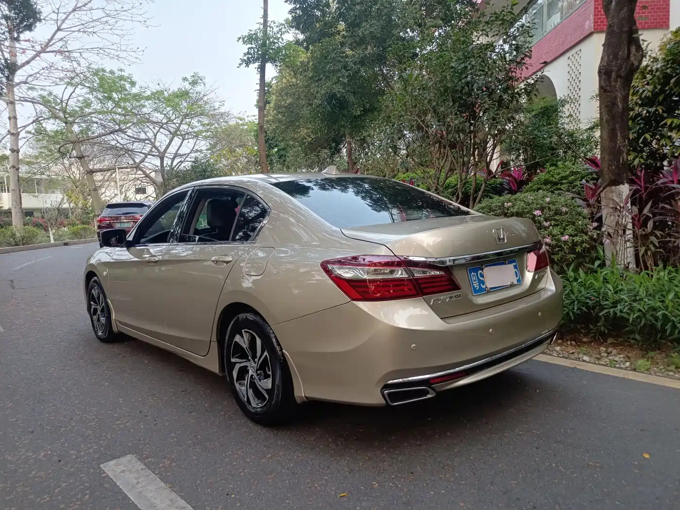 Фото 4 - Honda Accord