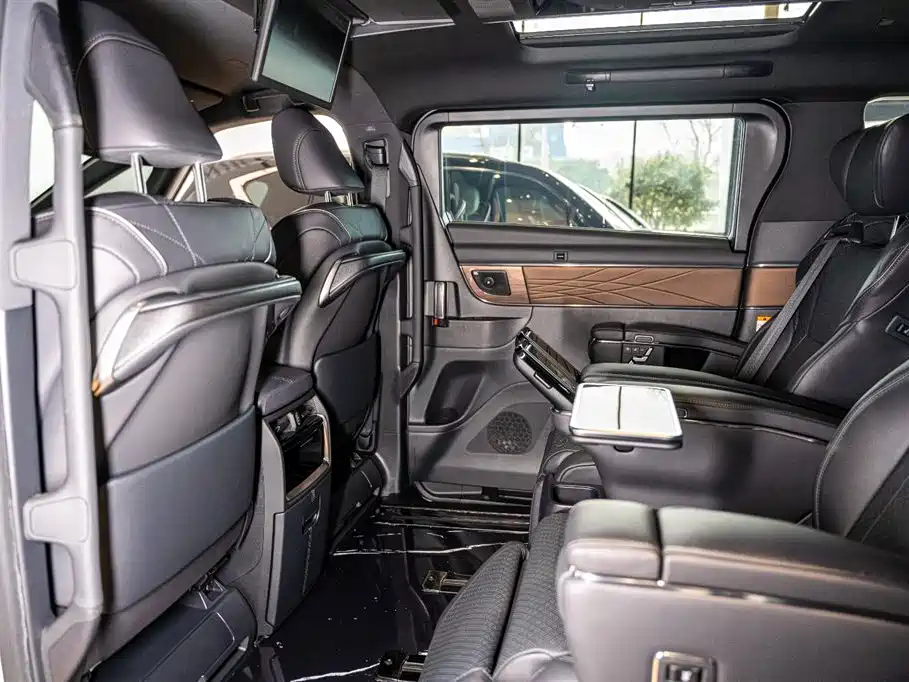 Toyota Alphard 2024 Hybrid 2.5L Ultimate Enjoyment Edition фото 13